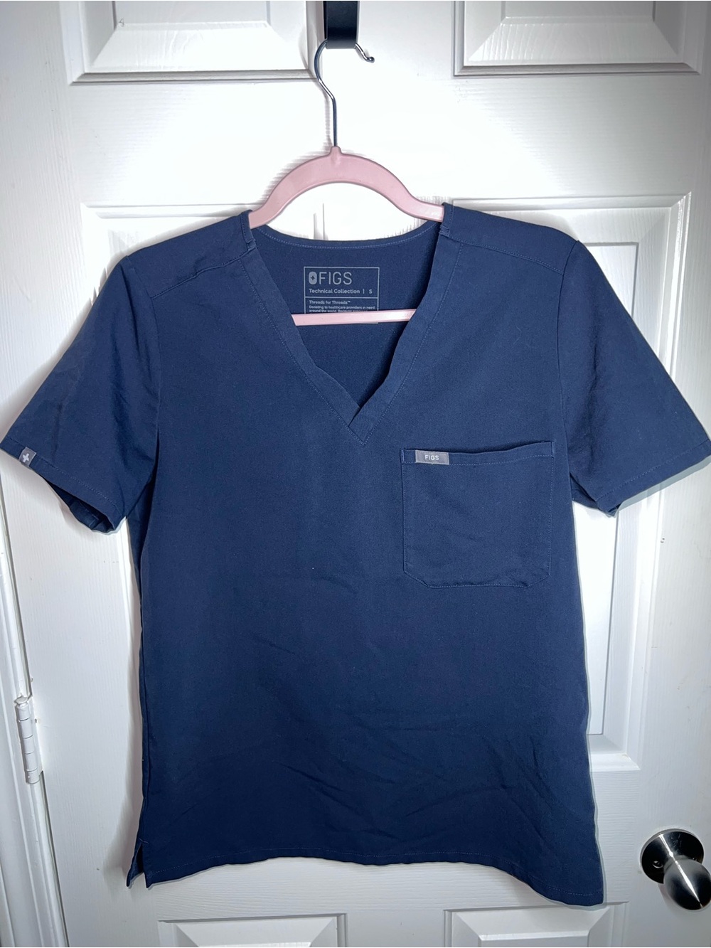 FIGS Women's Scrub Top V-Neck in Navy